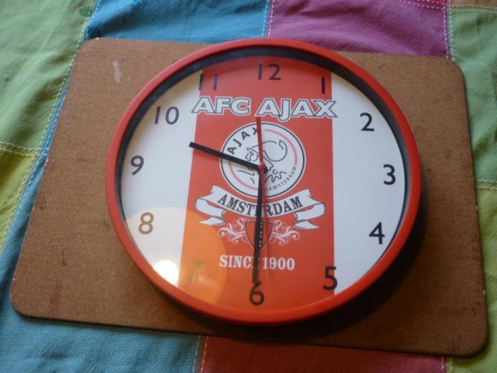 Mooie AJAX wandklok in zeer goede staat zonder batterij, Verzamelen, Sportartikelen en Voetbal, Zo goed als nieuw, Overige typen