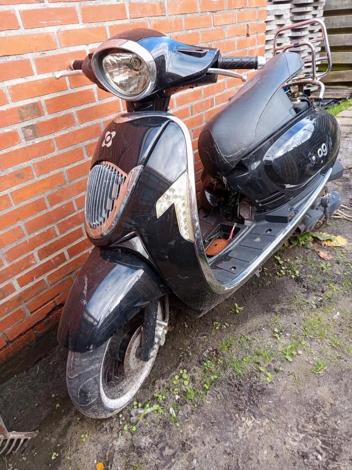 AGM Scooter bijna gratis, Fietsen en Brommers, Snorfietsen en Snorscooters, Gebruikt, Overige merken, Benzine, Ophalen of Verzenden