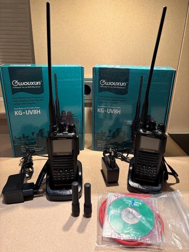 2x Wouxun KG-UV8H incl. programmeerkabel en antennes, Telecommunicatie, Portofoons en Walkie-talkies, Zo goed als nieuw, Portofoon of Walkie-talkie