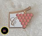 Pin Druiven, Verzamelen, Speldjes, Pins en Buttons, Verzenden, Gebruikt