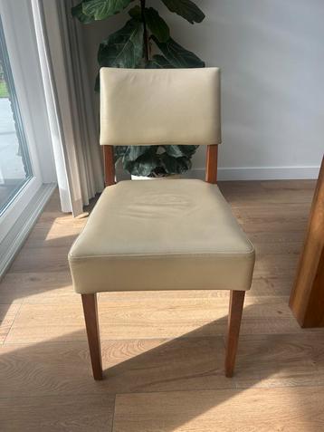 6x notenhouten Eetkamerstoelen beschikbaar voor biedingen