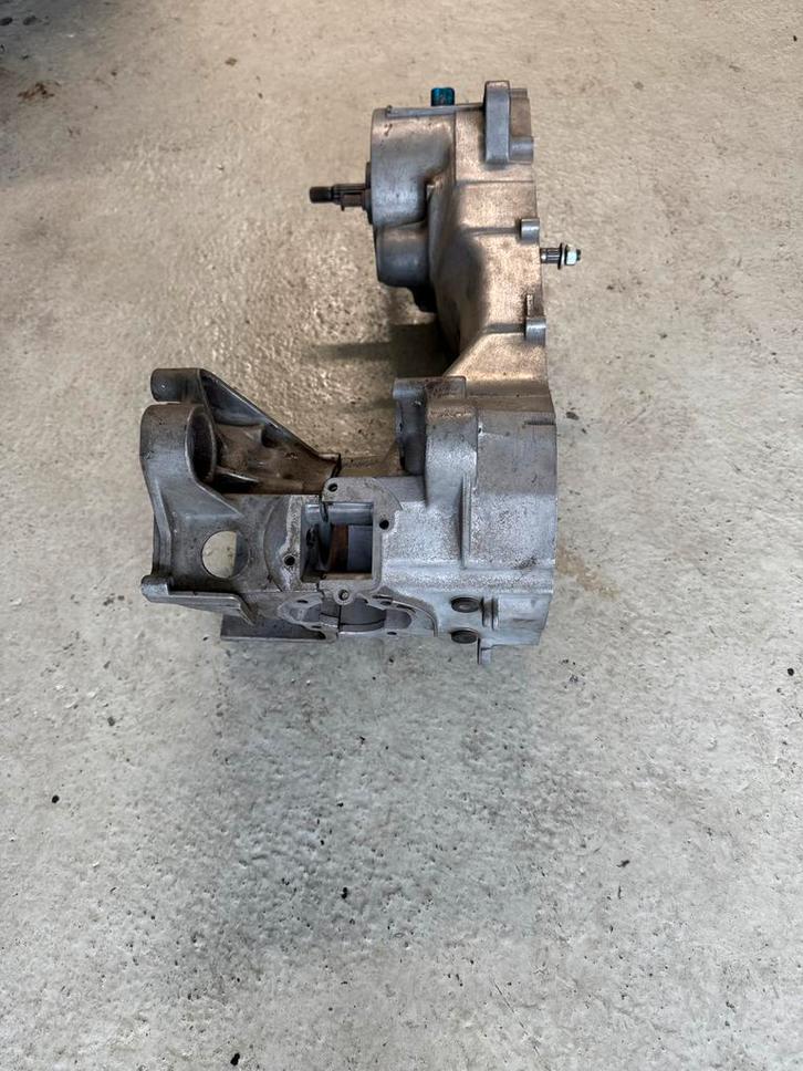 Yamaha Aerox Neos Malaguti carters gestraald, Fietsen en Brommers, Brommeronderdelen | Scooters, Zo goed als nieuw, Yamaha, Blok