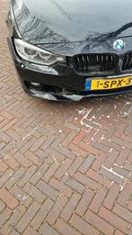 BMW 320i F30: Voorbumper, Koplamp & Voorscherm Zwart Gezocht, Gebruikt, Ophalen of Verzenden, Bumper, BMW