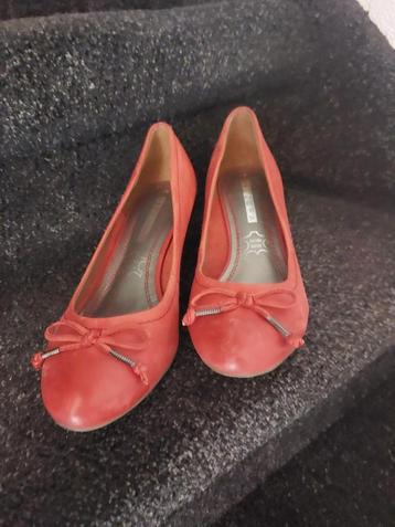 Pumps rood  beschikbaar voor biedingen