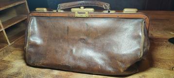 Antieke Franse Dokterstas C.F.G. Paris beschikbaar voor biedingen