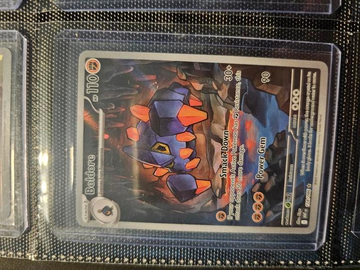 Boldore wht white flare illustration rare, Hobby en Vrije tijd, Verzamelkaartspellen | Pokémon, Zo goed als nieuw, Ophalen of Verzenden