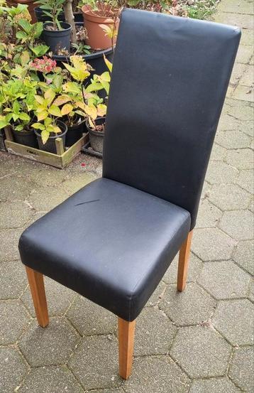 Te koop 4 eetkamerstoelen beschikbaar voor biedingen