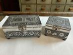 Set van 2 handgemaakte antieke metalen sieradendoosjes.