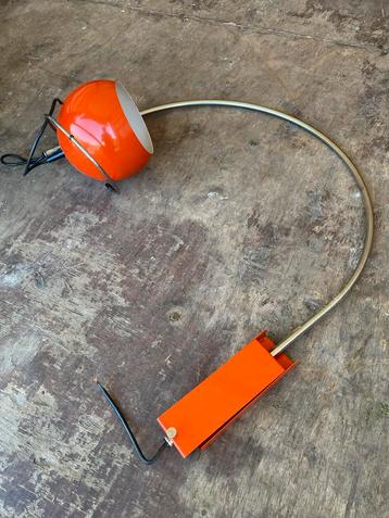 MB06 – Wand Booglamp -Oranje jaren 70 – Gepo beschikbaar voor biedingen