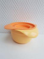 T089 Kom met zeefje, 650 ml, netjes, Tupperware, Ophalen of Verzenden, Gebruikt, Geel, Schaal