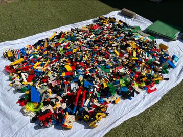 Grote doos LEGO 7kg- mix van thema’s + Technic + grondplaten beschikbaar voor biedingen