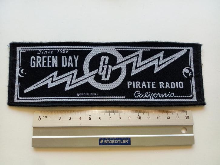 Green Day 2017 pirate radio strip patch g139 -- 6.5 x 19, Verzamelen, Muziek, Artiesten en Beroemdheden, Nieuw, Kleding, Verzenden