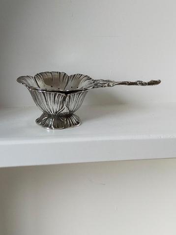 Art Nouveau stijl , Zilveren Theezeefje met Lekbakje - 1936 beschikbaar voor biedingen