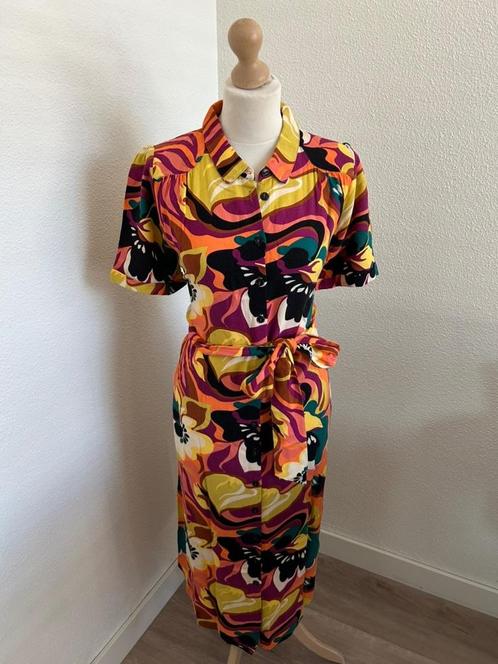 King Louie maat 44 prachtige grafische blouse jurk 2113, Kleding | Dames, Jurken, Zo goed als nieuw, Maat 42/44 (L), Rood, Onder de knie