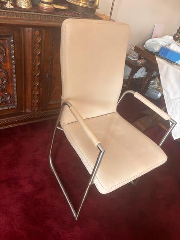 4 Eetkamerstoelen - Gebruikt beschikbaar voor biedingen