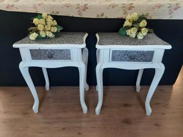 2 broacante nachtkastjes met lade te koop beschikbaar voor biedingen