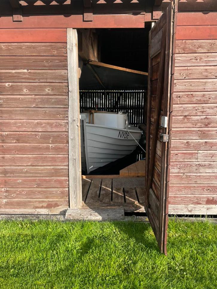 Schiphuis incl boot te koop in Burgum, Hobby en Vrije tijd, Overige Hobby en Vrije tijd, Ophalen of Verzenden