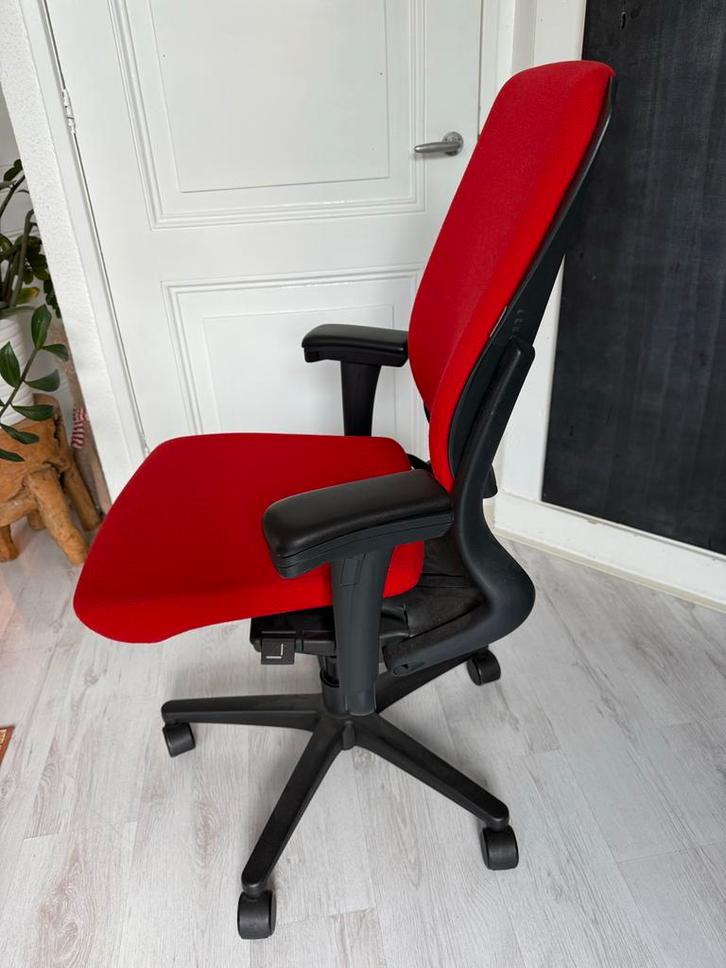 Ahrend Bureaustoel Rood - Model OSLO4320, Huis en Inrichting, Bureaustoelen, Gebruikt, Bureaustoel, Rood, Ergonomisch, Ophalen