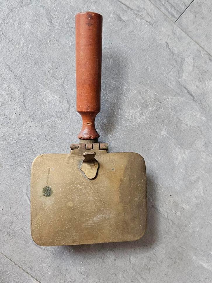 Antieke messing silent butler met houten handvat (asvanger), Antiek en Kunst, Antiek | Gereedschap en Instrumenten, Ophalen of Verzenden