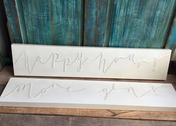 Wandpanelen met tekstset van 2 stuks beschikbaar voor biedingen