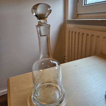 Oude, gegraveerde karaf. 30cm Hoog. beschikbaar voor biedingen