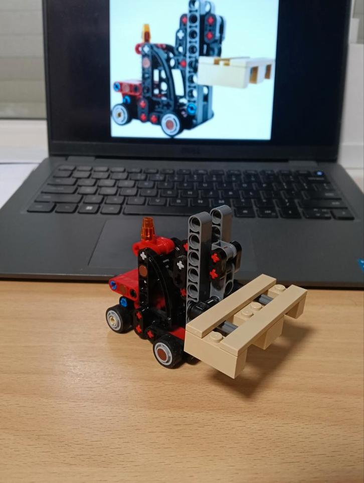 Lego 30655 Vorkheftruck met pallet/Forklift with pallet, Kinderen en Baby's, Speelgoed | Duplo en Lego, Zo goed als nieuw, Lego