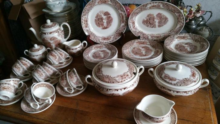 12 pers. Eet+koffie servies castillo bruin van P Regout, Antiek en Kunst, Antiek | Servies compleet, Ophalen