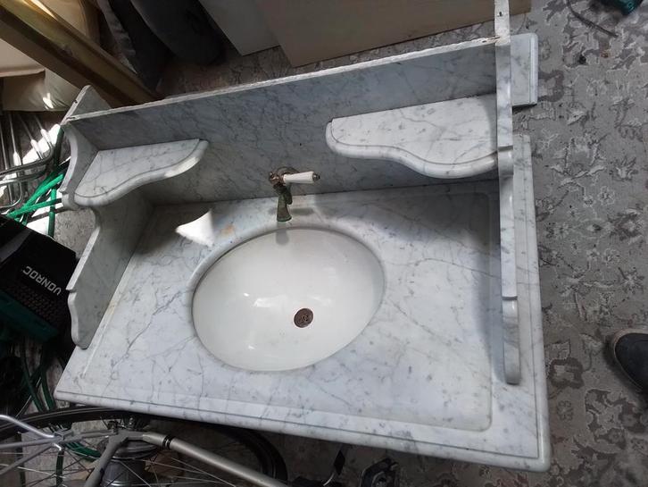 Vintage marmeren wastafel van 1 meter lang, Huis en Inrichting, Badkamer | Badkamermeubels, Gebruikt, Wasbak of Wastafel, Minder dan 100 cm