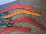 7 vintage kleerhangers lederlook., Verzamelen, Retro, Ophalen of Verzenden, Huis en Inrichting