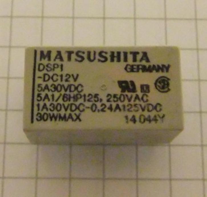 Relais MATSUSHITA DSP1-DC12V, Hobby en Vrije tijd, Elektronica-componenten, Gebruikt, Ophalen of Verzenden