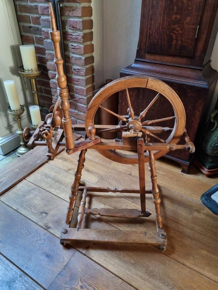 Antiek Oudhollands spinnewiel 1880 staat in de weg, Hobby en Vrije tijd, Spinnewielen en Spinnen, Zo goed als nieuw, Spinnewiel
