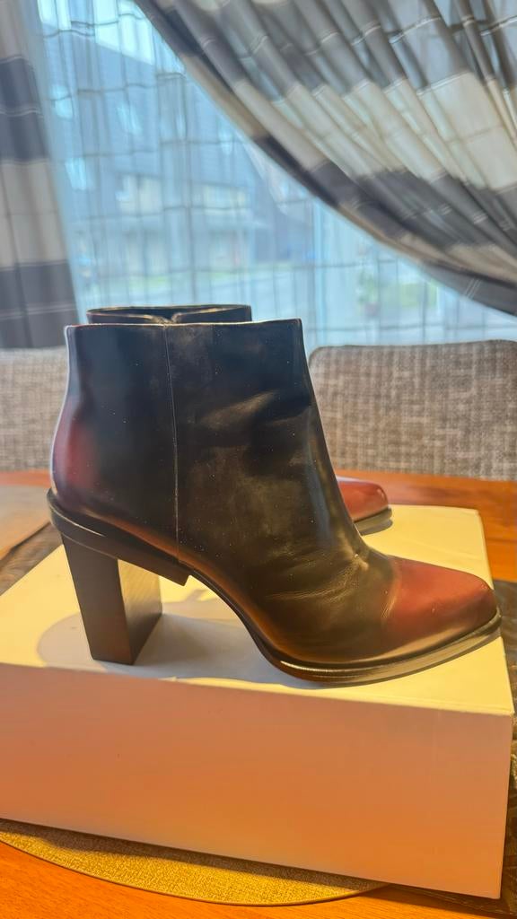 DKNY Enkellaarzen Leer Burgundy/Zwart - Maat 38 Nieuw!, Overige kleuren, Lage of Enkellaarzen, Nieuw, Ophalen of Verzenden