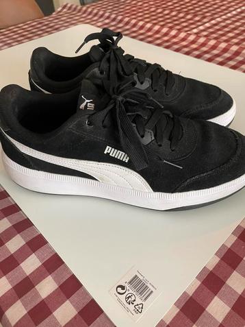 3 paar PUMA Sneakers maat 41. Prijs is per stuk beschikbaar voor biedingen