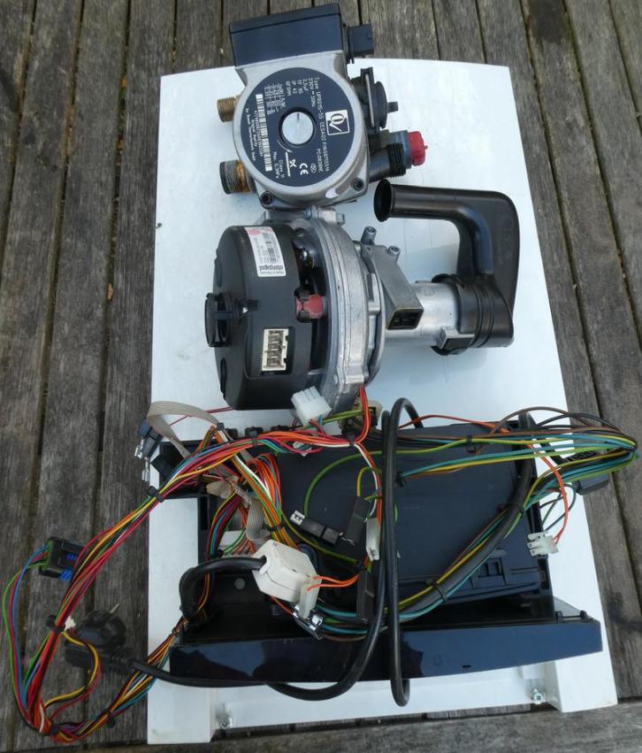 Nefit Proline HRC 24/CW3 pomp, branderautomaat en ventilator, Doe-het-zelf en Verbouw, Verwarming en Radiatoren, Zo goed als nieuw