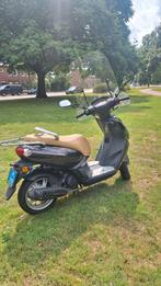 Peugeot scooter uit 2018 met lage kilometerstand, Fietsen en Brommers, Ophalen of Verzenden