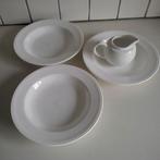 Country  house:3 diepe borden, melkkannetje, Huis en Inrichting, Ophalen of Verzenden, Zo goed als nieuw, Bord(en), Overige stijlen