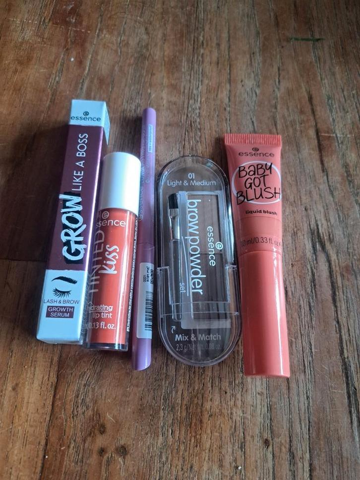 Essence Make-up Set, Sieraden, Tassen en Uiterlijk, Uiterlijk | Cosmetica en Make-up, Nieuw, Make-up, Lippen, Bruin, Ophalen of Verzenden