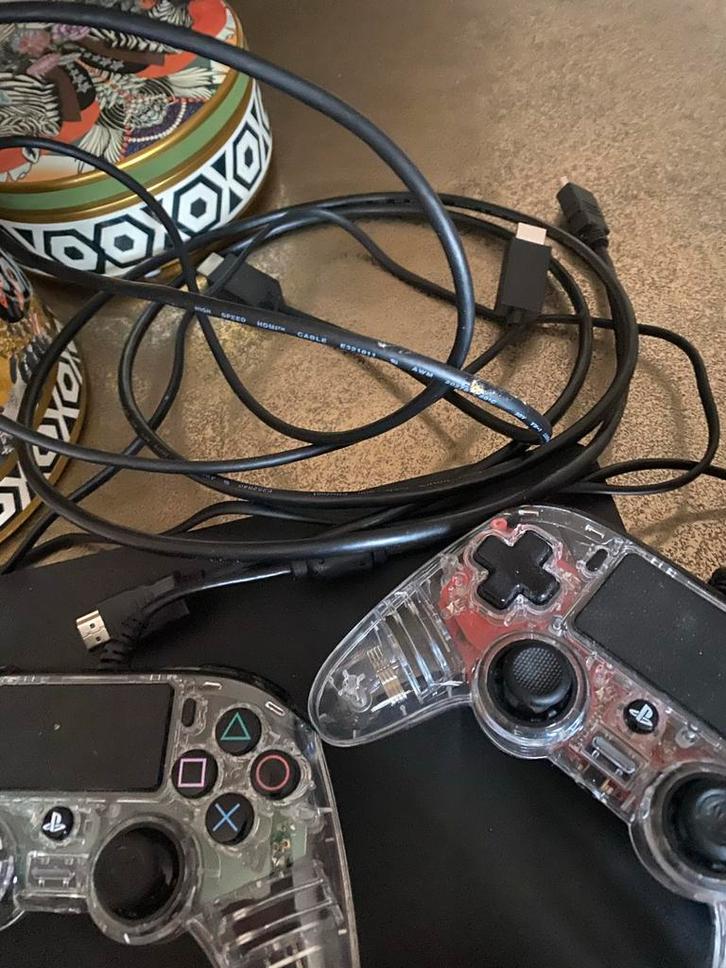 PlayStation 4 met 3 controllers!, Spelcomputers en Games, Spelcomputers | Sony PlayStation 4, Gebruikt, Original, 500 GB, Met 3 controllers of meer