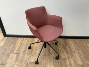 B&T Rego kuipstoel rood beschikbaar voor biedingen