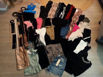 52 delig dames kledingpakket + 11 Riemen. beschikbaar voor biedingen