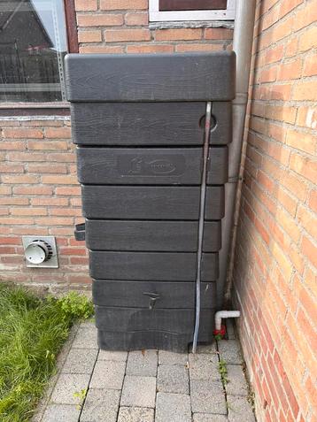Muurtank / regenton 276 liter beschikbaar voor biedingen