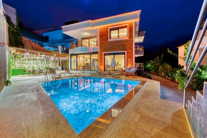 Villa te Huur Alanya – 4 Slaapkamers & Grote Tuin, Vakantie, Vakantiehuizen | Turkije, Turkse Rivièra, Landhuis of Villa, Stad