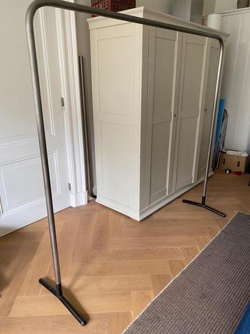 solide kledingrek, garderobe  bruuns bazar beschikbaar voor biedingen