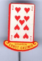 Ernst Casimir sigaren harten 9 speelkaart speldje ( V_208 ), Verzamelen, Speldjes, Pins en Buttons, Verzenden, Zo goed als nieuw