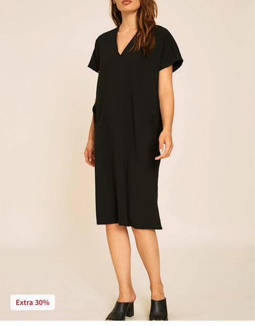 Prachtig jurkje van Humanoid, maar S, Kleding | Dames, Jurken, Nieuw, Maat 38/40 (M), Zwart, Onder de knie, Ophalen of Verzenden
