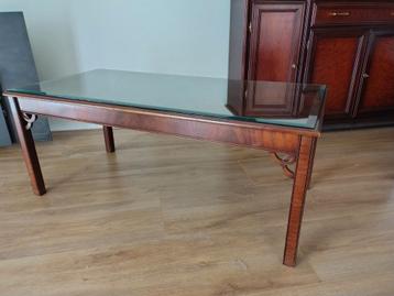 Gratis vintage salontafel met glazen blad beschikbaar voor biedingen