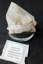 Kwarts kristalpunt en UV Fluoriet kubussen en calciet, Peru, Verzamelen, Mineralen en Fossielen, Ophalen of Verzenden, Mineraal