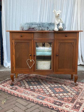 Leuke vintage commode beschikbaar voor biedingen