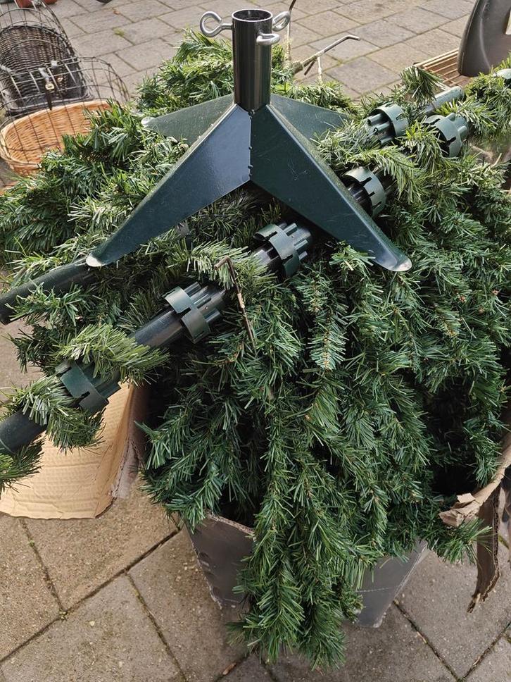 Grote Kerstboom - Kunstboom, Huis en Inrichting, Kamerplanten, Minder dan 100 cm, Halfschaduw, Ophalen