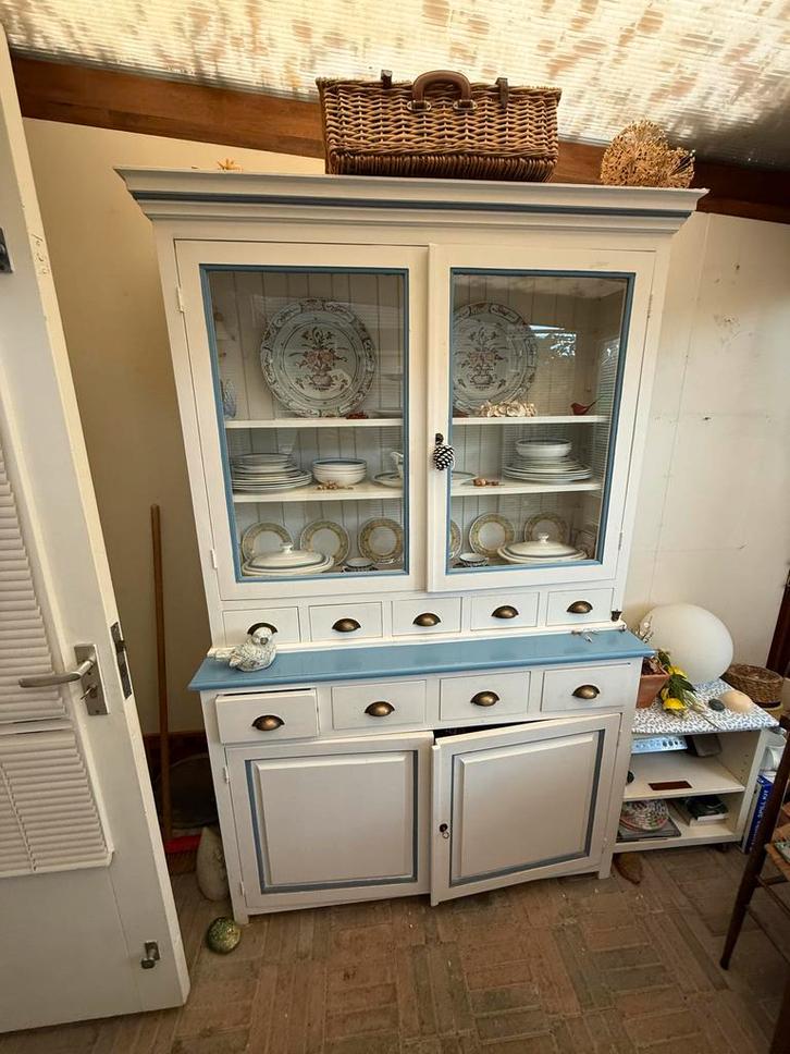 Landelijke witte buffetkast / vitrinekast servieskast, Huis en Inrichting, Kasten | Buffetkasten, Ophalen